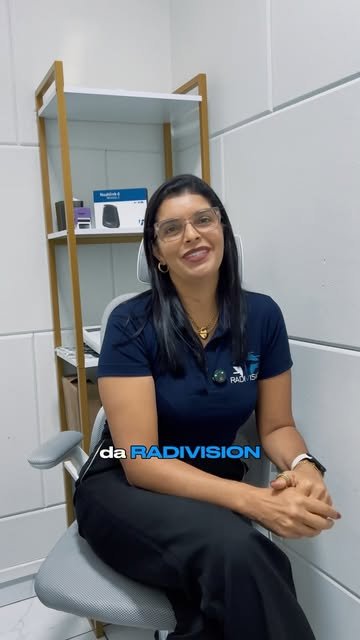 Atendente da Radivision na clínica